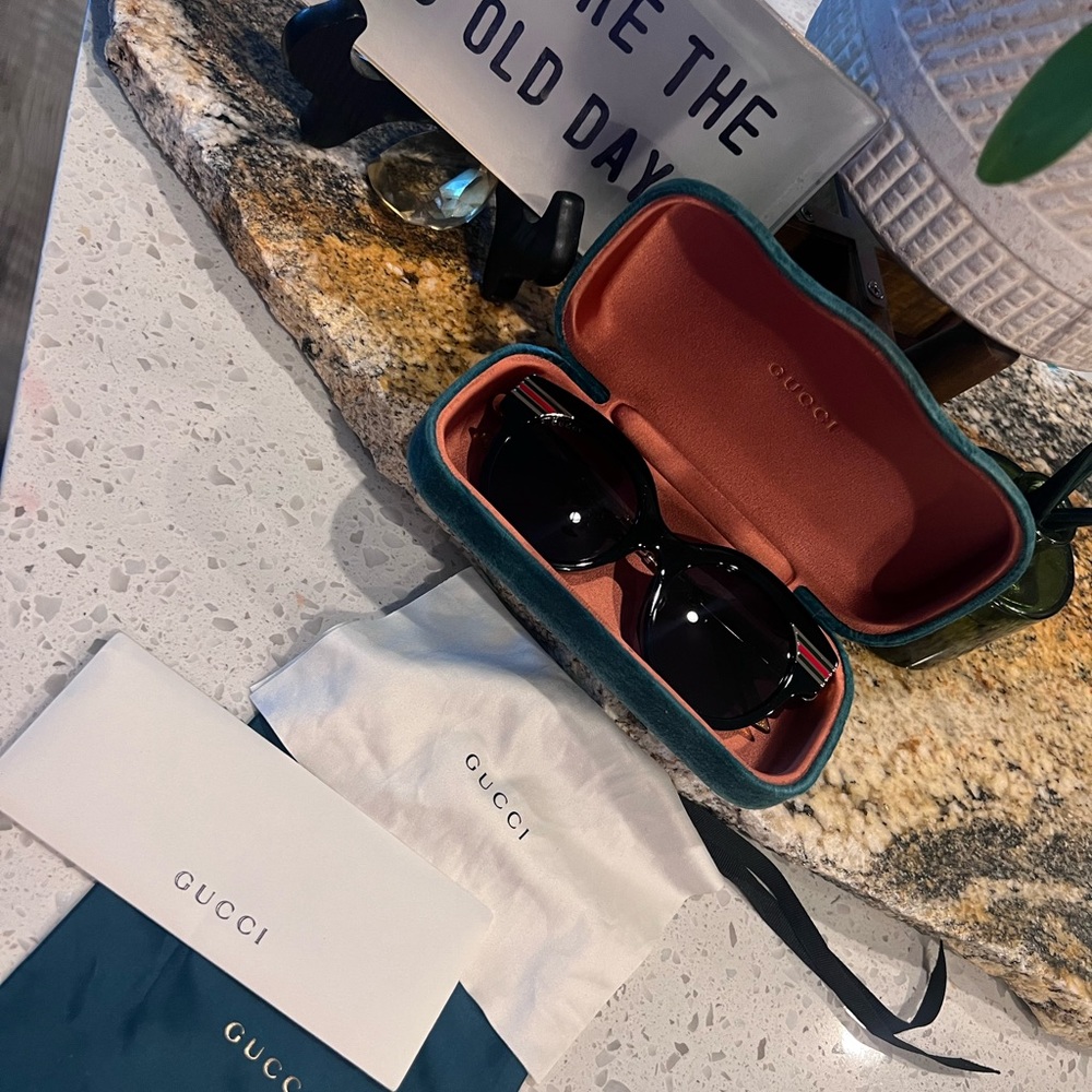 Gucci Sunglasses - Picture 5 of 7
